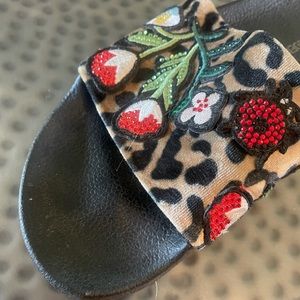 Womens size 7 slip on Steve Madden sandal